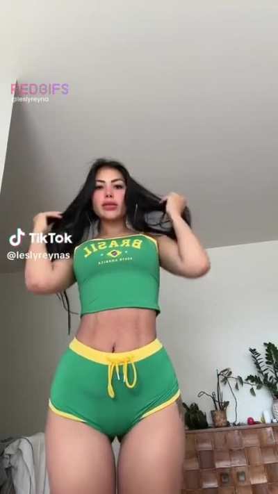 Shaking what my mama gave me… and trust me, she gave me plenty🍑💦