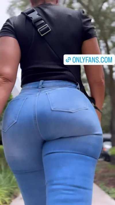 I'd follow that ass around all day. 👖🍑