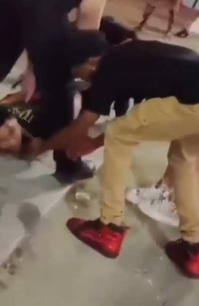 Woman trying to steal a guy’s chain while handcuffed