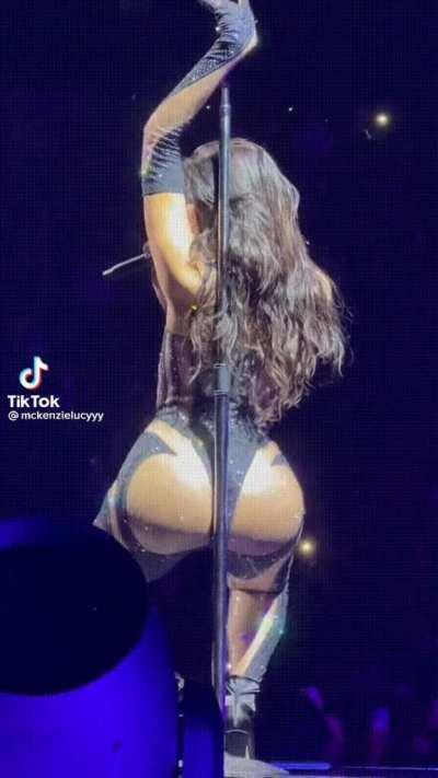 Dua Lipa is a bombshell