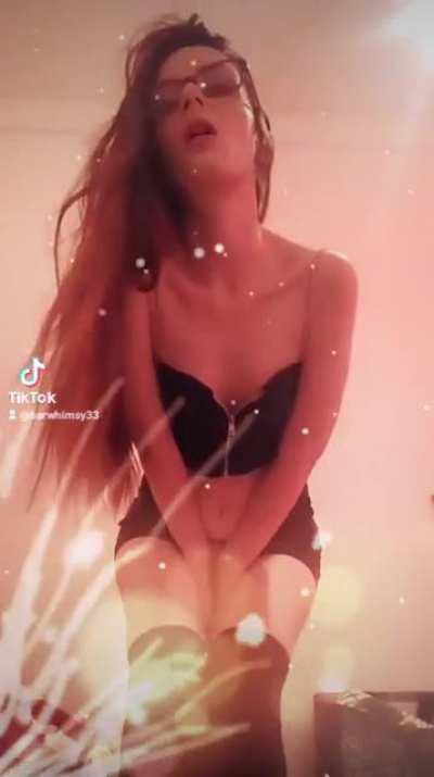 Do you like nerdy girls? (@barwhimsy33)