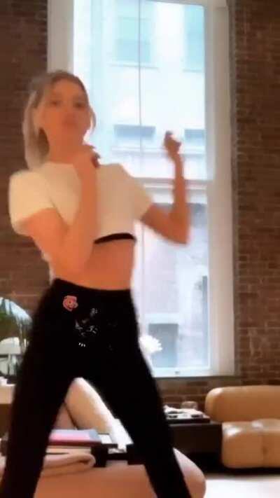 Elsa Dancing