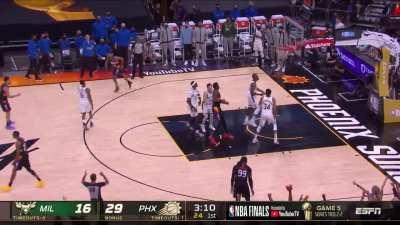 [Highlight] Mikal Bridges fakes the pass and drains the 3 to put the Suns up 18