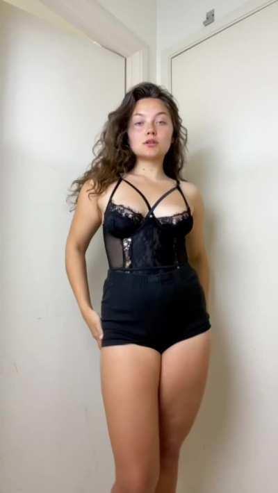 Shaking my curves ❤️‍🔥