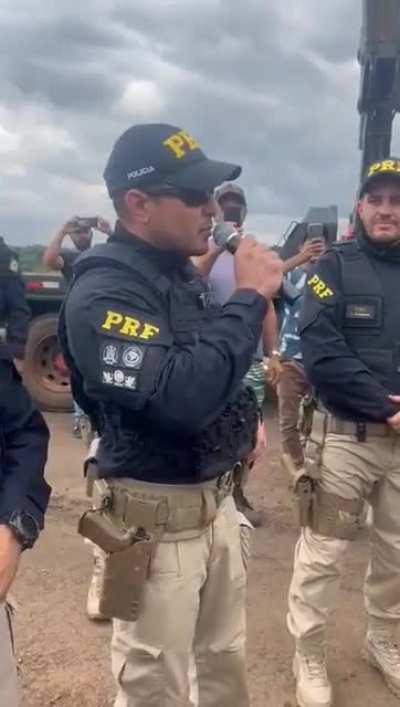 Esse PRF deu a letra aqui, como eu queria todo agissem assim. Parabéns por não ser um lambe botas!