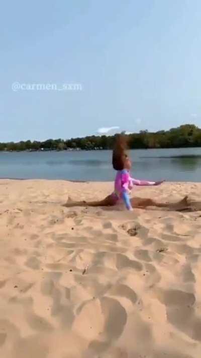 When your best friend helps to make the maneuver in the sand