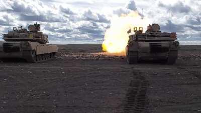 Abrams main gun slowmo footage.
