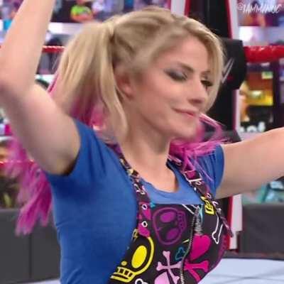 Alexa Bliss is the cutest 😍