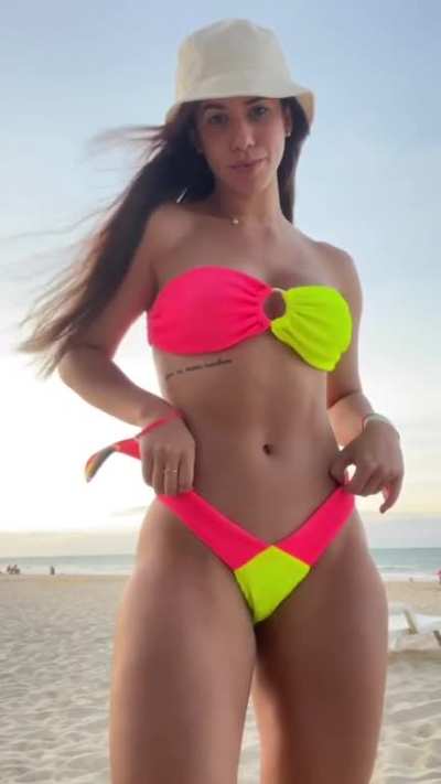 LARISSA TOMASIA BBB22 .  