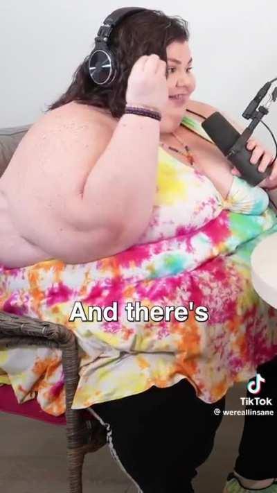 There is NO Way she is criticizing people 🏴‍☠️.