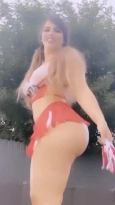 Thick Spanish MILF gives up her giant ass to BBC!