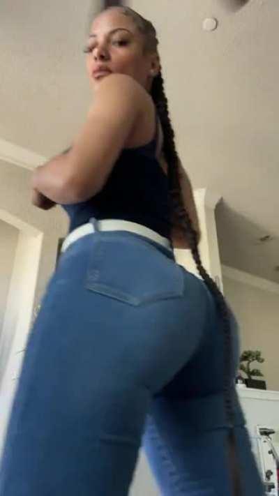 Damn Girl How You Fit Alladat In Dem Jeans