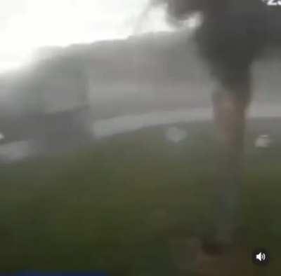 Cadeira de plástico usando 1% do seu poder: