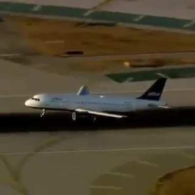 Jetblue A320 landing with failed nose Gear