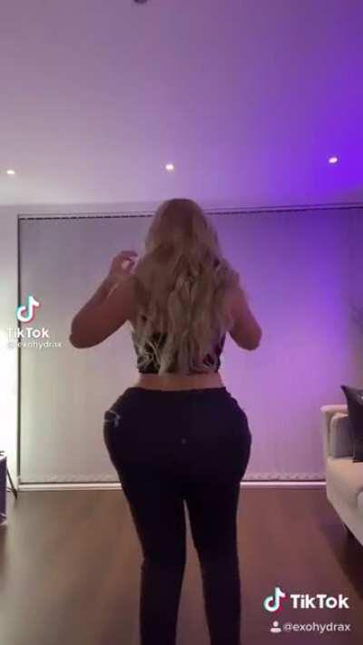 Thiccer than a bowl of oatmeal 🍑🍑🤤