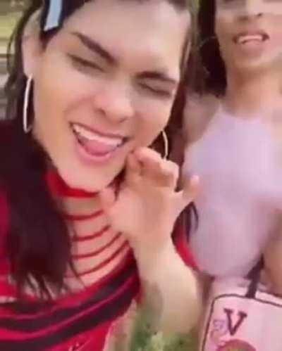 Elas se perderam indo para minha casa alguém ajuda elas