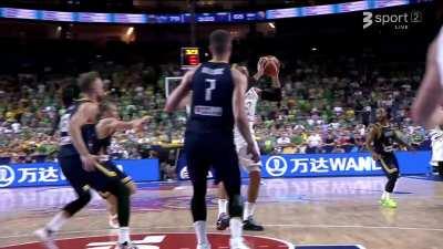 [Highlight] Butkevicius dunks on Halilovic