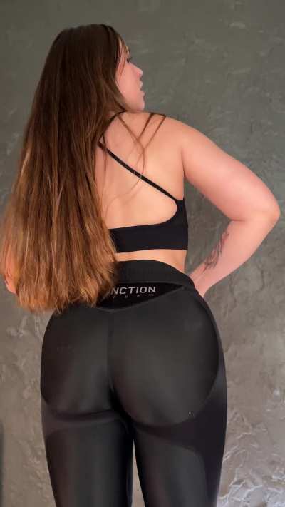 I squeeze my butt into these leggings