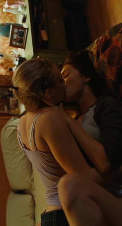 Amanda Seyfried and Megan Fox