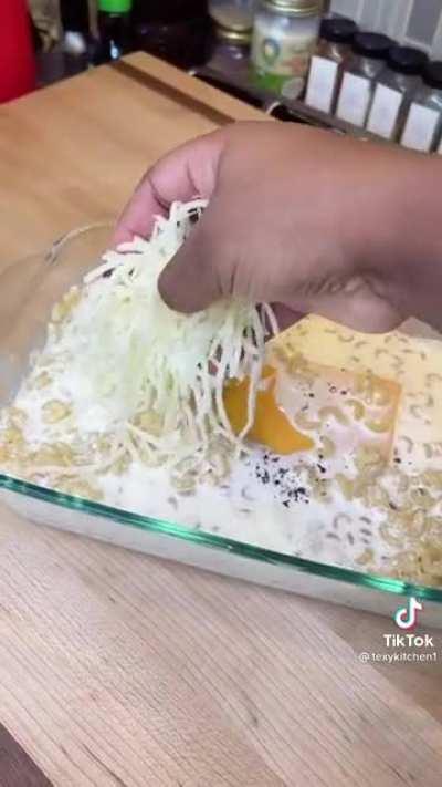 Just in time for Thanksgiving! The best mac and cheese featuring a secret ingredient...