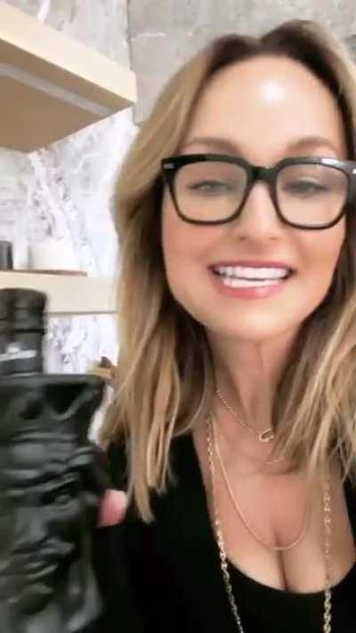 Giada pitching a product on her IG