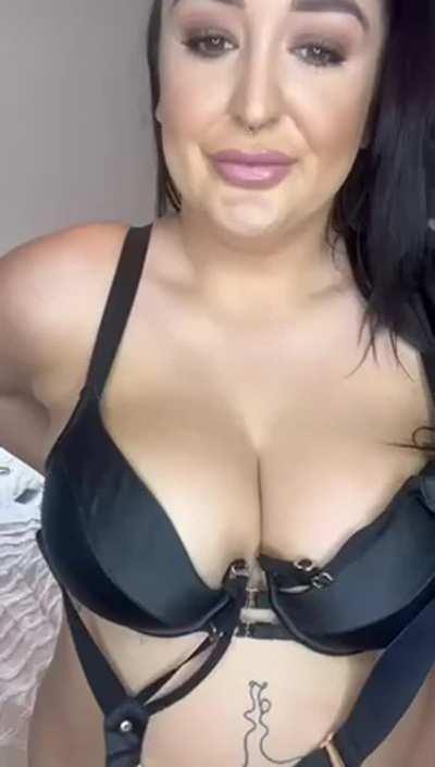 My natural boobs are way too big for this little bra…time to set them free! [f] 🤭🤭