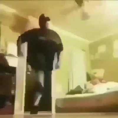 Si no tocas la campana,te perderás los videos que yo haga, y encima si te suscribes, me harás feliz toda la semana. Ya ponte cómodo que hoy hay terror y diversion,animatowner eres tú,animatowner de corazón