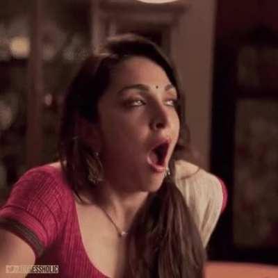 The most unforgettable scenes of Kiara Advani till date, her expressions, her sexy red saree everything just makes me horny af