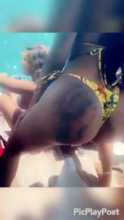 Short clip on loop. 🍑🔥🔥🔥