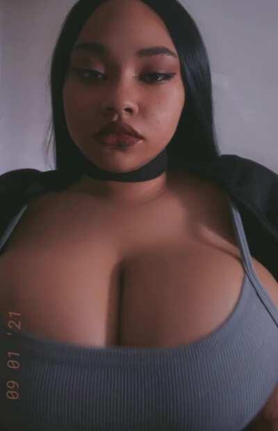 Can this blasian be your b.t.g.g?🖤💋