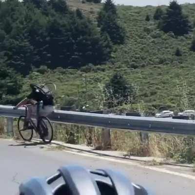 Fixie frogs with wide bars wouldn't know how to shift their weight to take a line even if their life depended on it