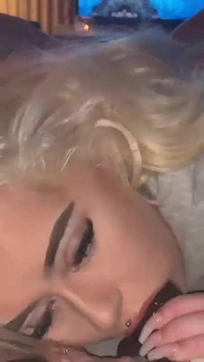 Deepthroat Eye Contact