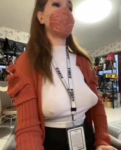 Pero que tetas tan ricas 