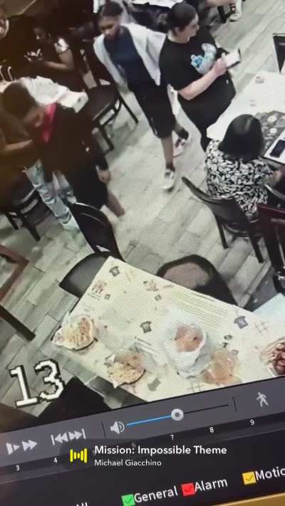 Woman stealing 14 y/o girls birthday money she dropped