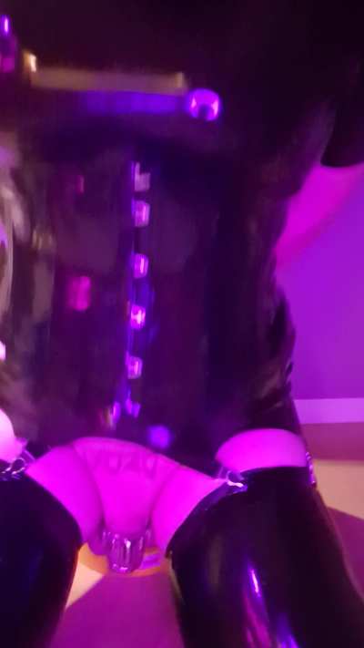 Day 15! And 250 followers...got me so horny i had to go and train my pussy!💜🖤💜