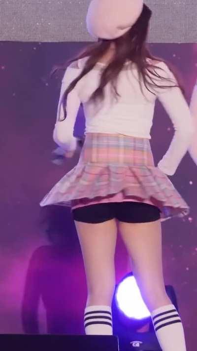 Nayeon - pink plaid skirt, beret, white top