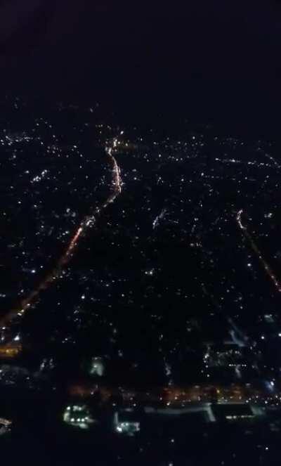 Ae Dilli , tu raat ko aur bhi khoobsurat kaise ho jati hai