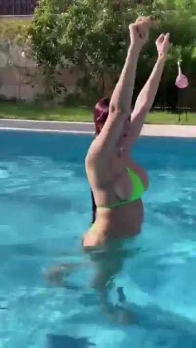 the best view of her tits we&rsquo;ve ever seen 