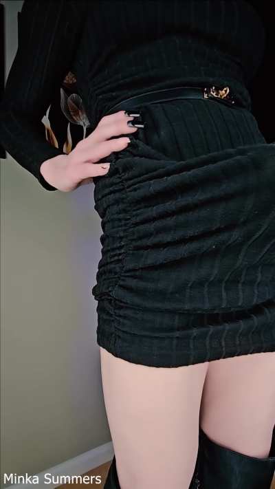 You just found out your new girlfriend is very dominant and has a huge cock, wyd?🥰🩷