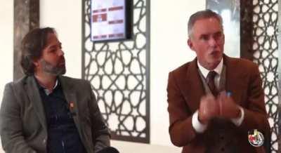 It's fucking hilarious that people consider this clown some great intellectual genius