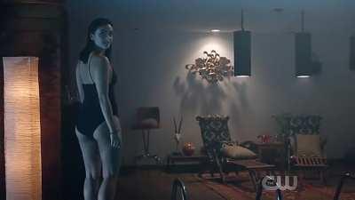 Camila Mendes, lingerie