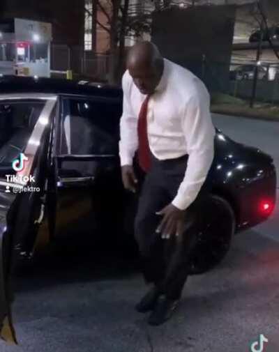 I redubbed this Shaq vid to Nightcrawlers