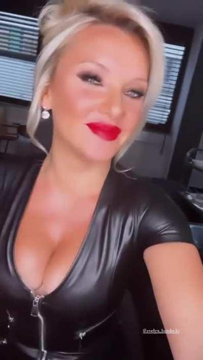 Evelyn Burdecki Sexy Hexy IIII