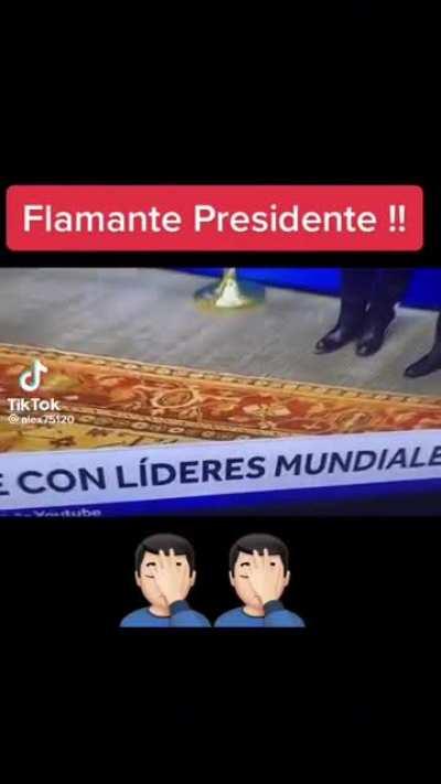 Boric con los zapatos rotos en la ONU.