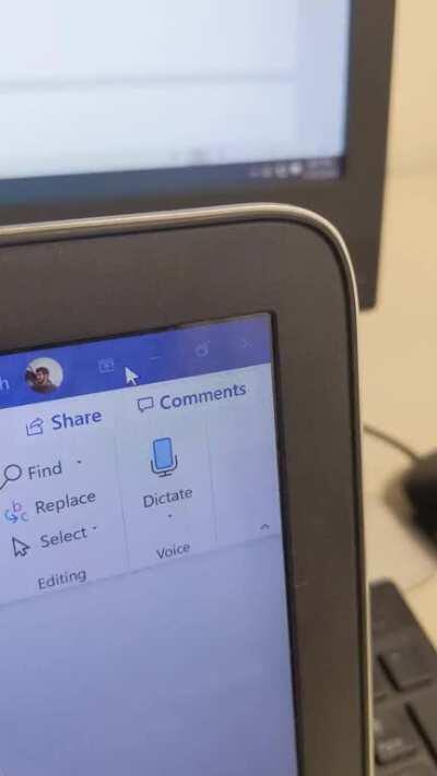 Windows and their minimize button with different sizes and places