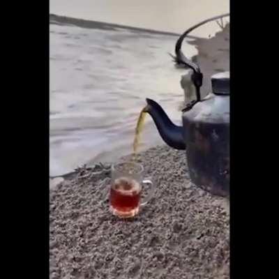 Destansı Çaydanlık Ânı