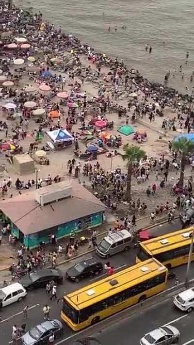 Taxi won’t move car, causes 6 km traffic jam