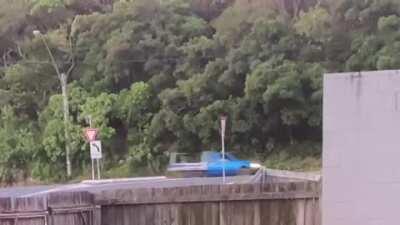 Amateur golfer shatters the windshield of a passing car