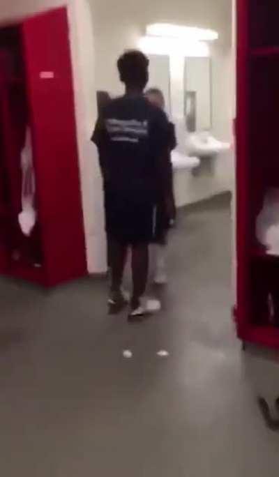 Nigga beefin wit a freshmen💀