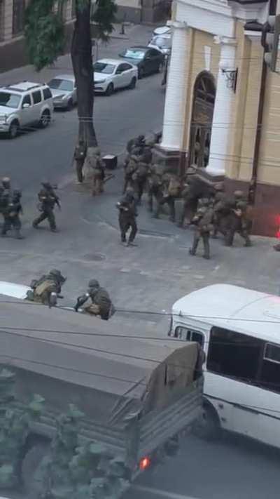 Ru pov : Wagner enters mod building 